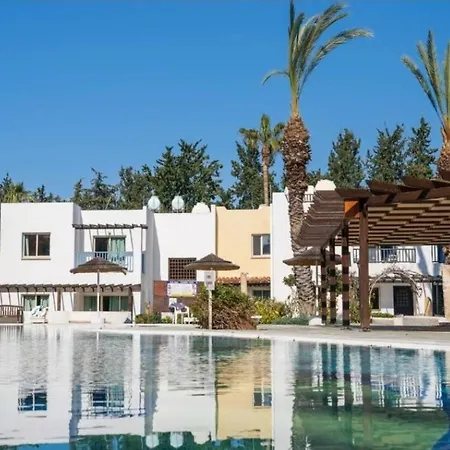 Nice Holiday Apartment Пафос